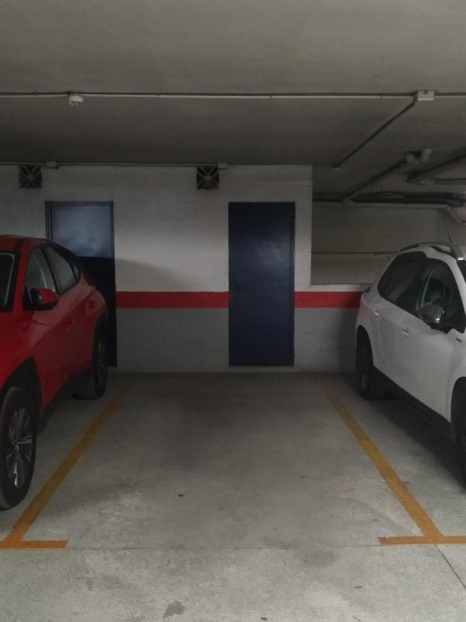 Malaga Yellow Duplex Free Parking And Terrace Exterior photo