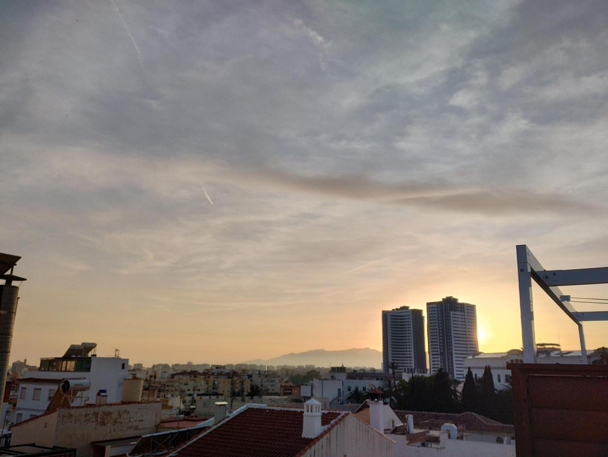 Malaga Yellow Duplex Free Parking And Terrace Exterior photo